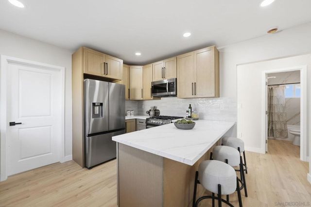 4665 67 E Thorn St, San Diego, CA 92105