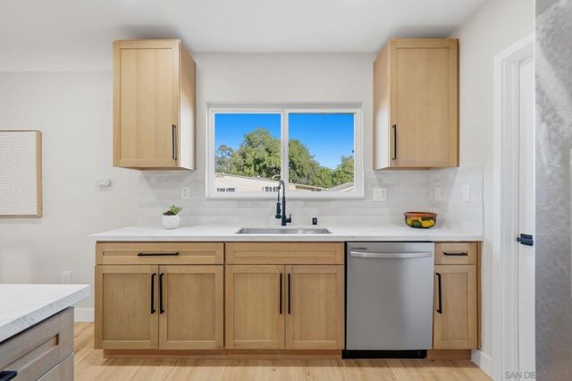 4665 67 E Thorn St, San Diego, CA 92105