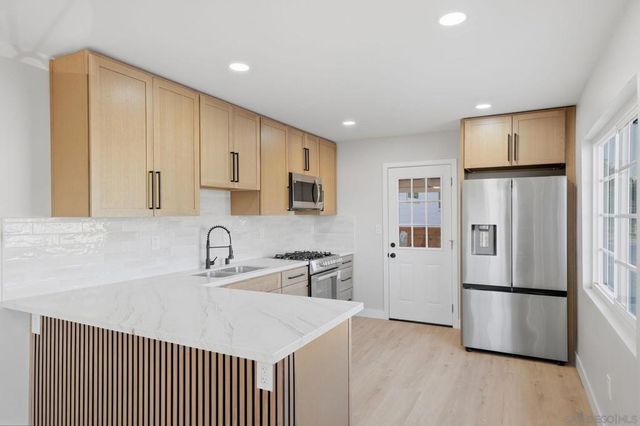 4665 67 E Thorn St, San Diego, CA 92105