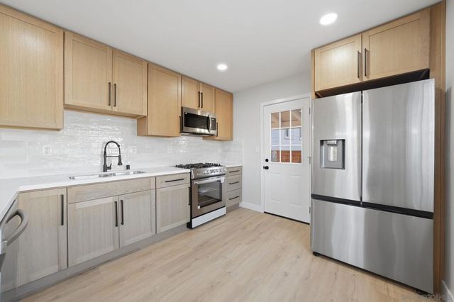 4665 67 E Thorn St, San Diego, CA 92105