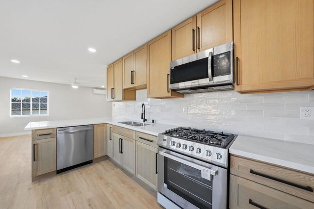 4665 67 E Thorn St, San Diego, CA 92105