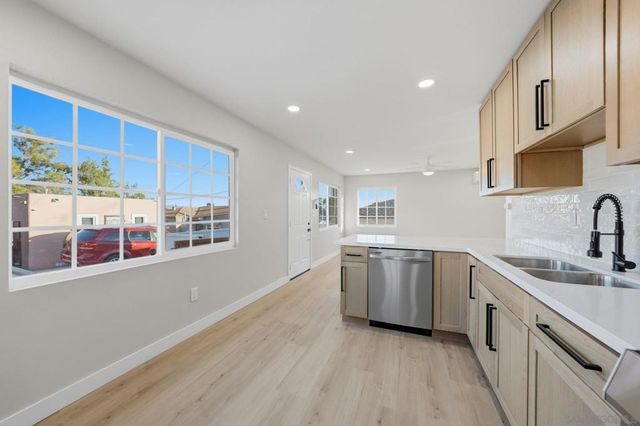 4665 67 E Thorn St, San Diego, CA 92105