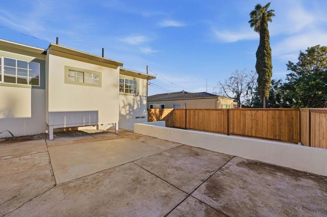 4665 67 E Thorn St, San Diego, CA 92105