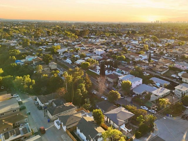 4665 67 E Thorn St, San Diego, CA 92105