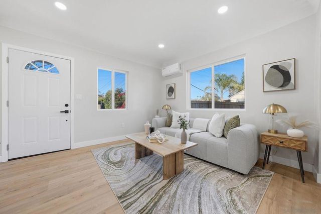 4665 67 E Thorn St, San Diego, CA 92105