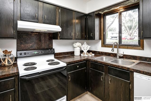 7708 S 87th Street, La Vista, NE 68128