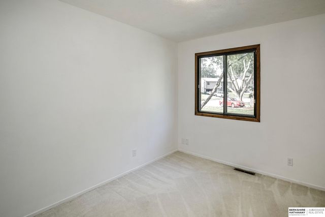 7708 S 87th Street, La Vista, NE 68128