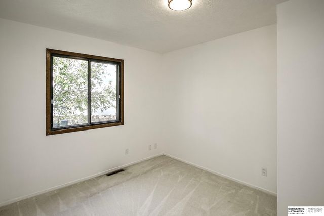 7708 S 87th Street, La Vista, NE 68128