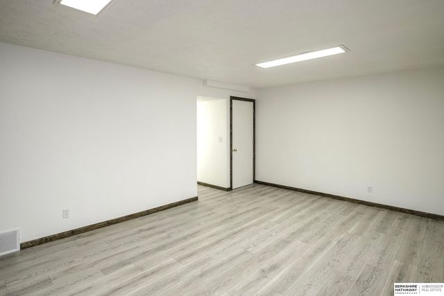 7708 S 87th Street, La Vista, NE 68128