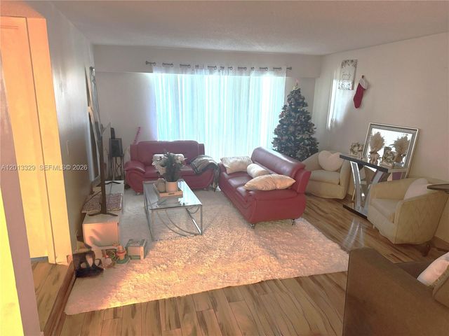 3740 Inverrary Drive 2B, Lauderhill, FL 33319