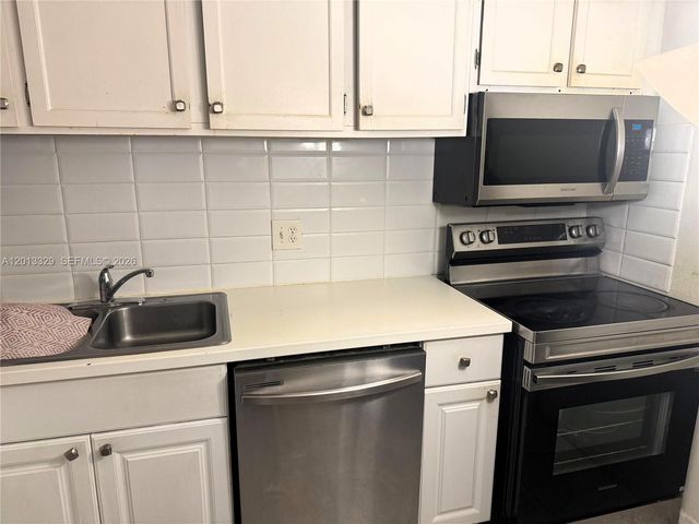 3740 Inverrary Drive 2B, Lauderhill, FL 33319