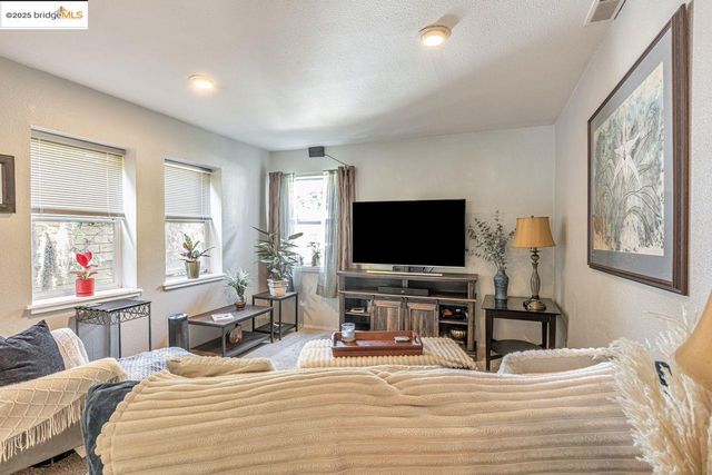 85 Linda Ave, Oakland, CA 94611