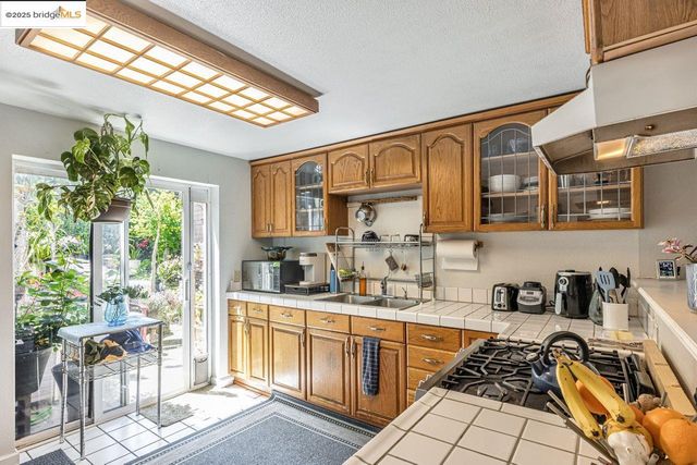 85 Linda Ave, Oakland, CA 94611