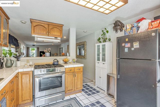 85 Linda Ave, Oakland, CA 94611