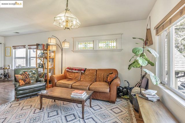 85 Linda Ave, Oakland, CA 94611