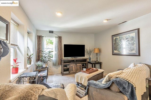 85 Linda Ave, Oakland, CA 94611