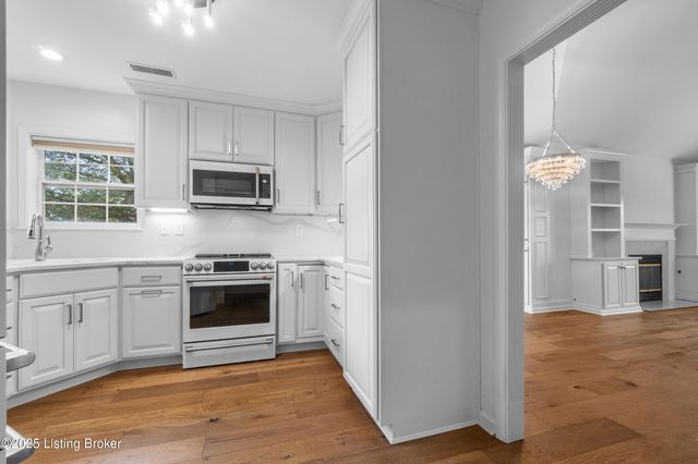 411 Eastgate Village Wynde, Louisville, KY 40223