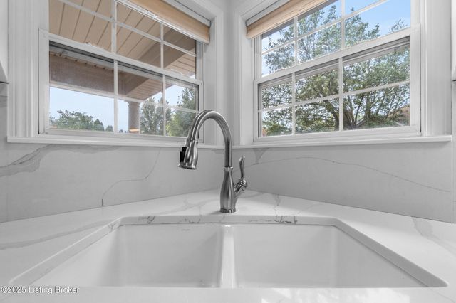 411 Eastgate Village Wynde, Louisville, KY 40223