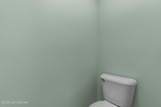 411 Eastgate Village Wynde, Louisville, KY 40223