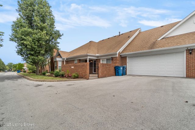 411 Eastgate Village Wynde, Louisville, KY 40223