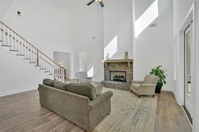8 Greencliff Way SE, Cartersville, GA 30120