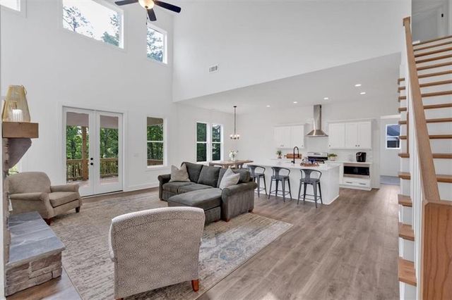 8 Greencliff Way SE, Cartersville, GA 30120