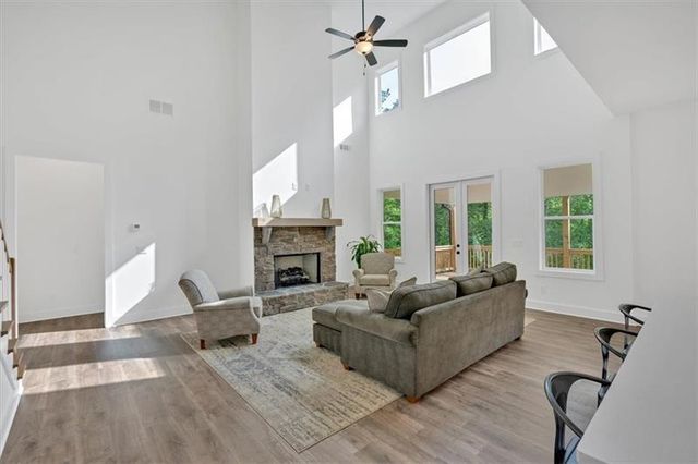 8 Greencliff Way SE, Cartersville, GA 30120