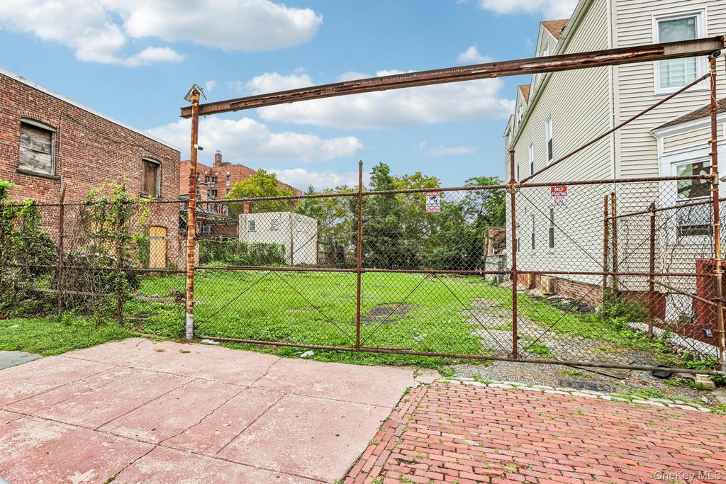 127 Downing Street, Yonkers, NY 10705 — photo 2