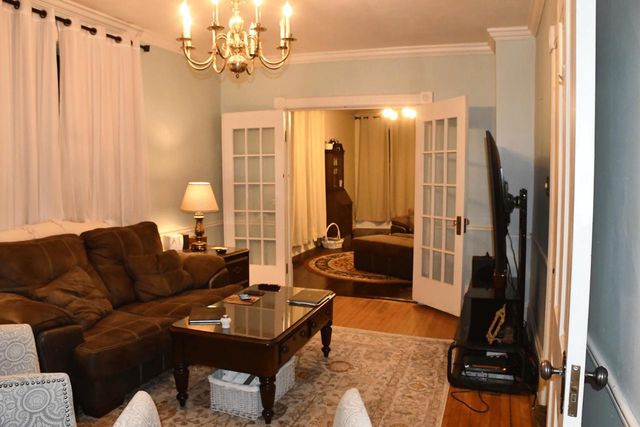 2736 N OAKLAND AVENUE, Milwaukee, WI 53211