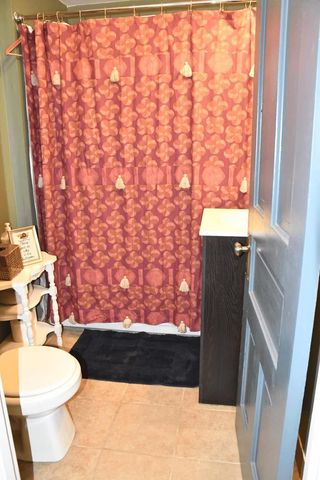 2736 N OAKLAND AVENUE, Milwaukee, WI 53211