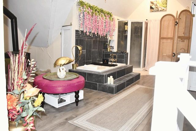 2736 N OAKLAND AVENUE, Milwaukee, WI 53211