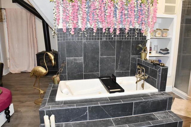 2736 N OAKLAND AVENUE, Milwaukee, WI 53211