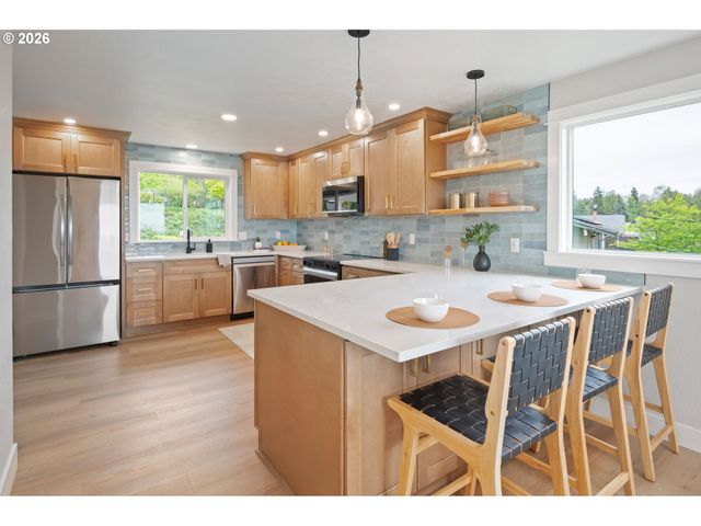 2405 W 22ND Ave, Eugene, OR 97405