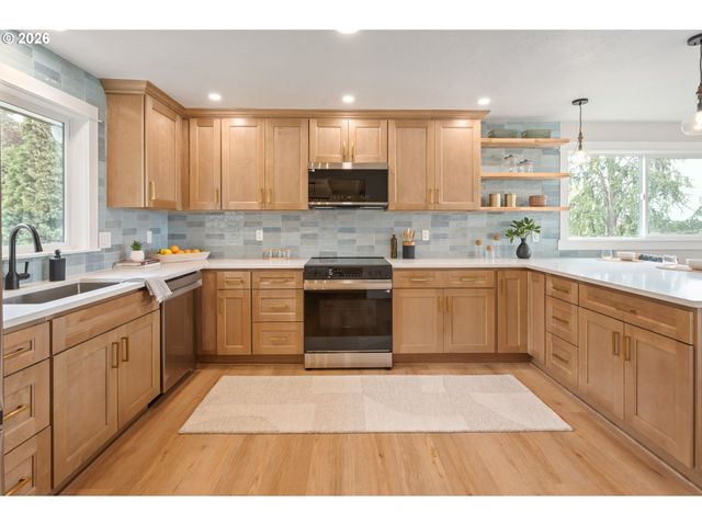 2405 W 22ND Ave, Eugene, OR 97405