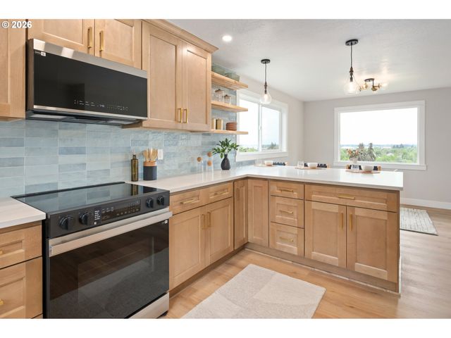 2405 W 22ND Ave, Eugene, OR 97405