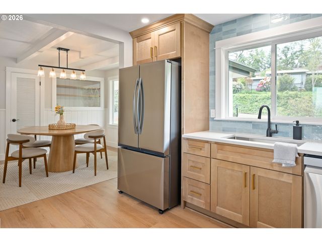 2405 W 22ND Ave, Eugene, OR 97405