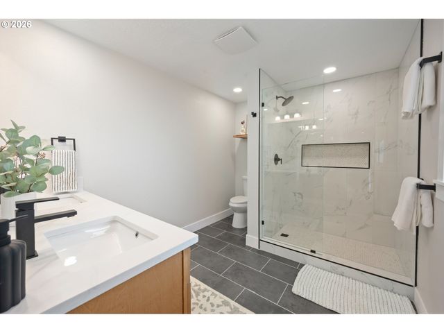 2405 W 22ND Ave, Eugene, OR 97405