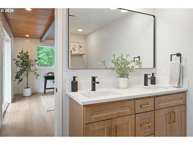 2405 W 22ND Ave, Eugene, OR 97405