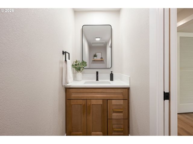 2405 W 22ND Ave, Eugene, OR 97405
