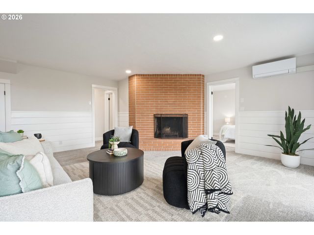 2405 W 22ND Ave, Eugene, OR 97405