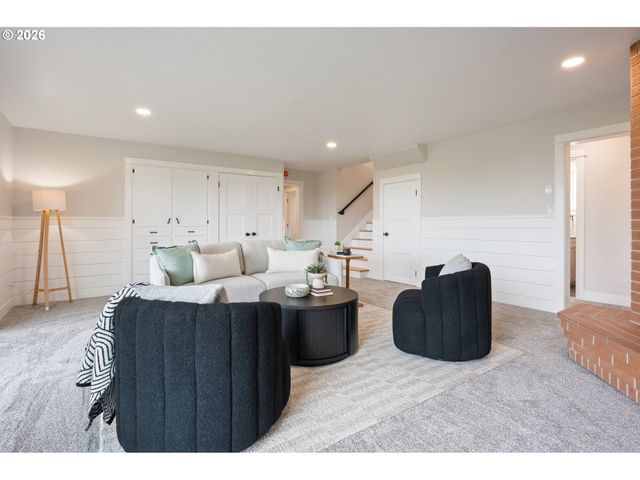 2405 W 22ND Ave, Eugene, OR 97405
