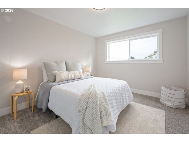 2405 W 22ND Ave, Eugene, OR 97405