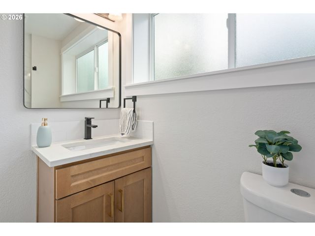 2405 W 22ND Ave, Eugene, OR 97405