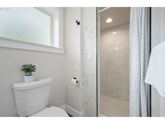 2405 W 22ND Ave, Eugene, OR 97405