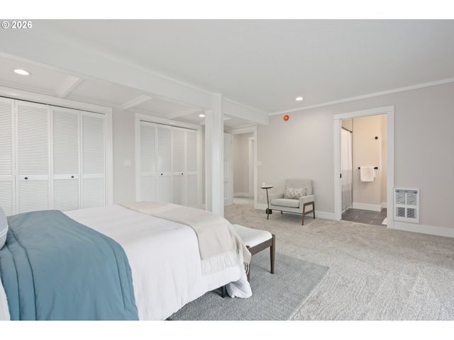 2405 W 22ND Ave, Eugene, OR 97405
