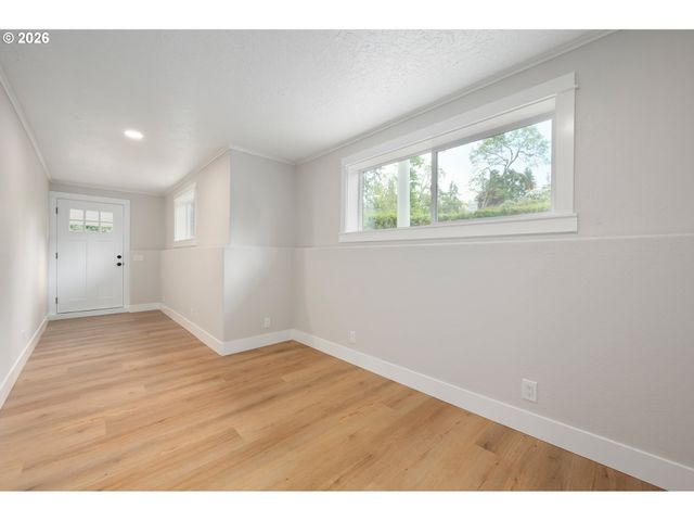 2405 W 22ND Ave, Eugene, OR 97405