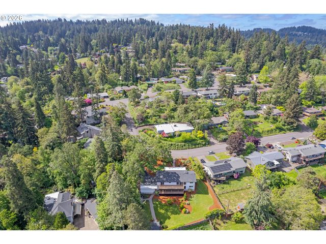 2405 W 22ND Ave, Eugene, OR 97405