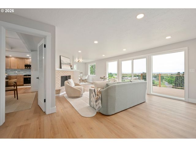 2405 W 22ND Ave, Eugene, OR 97405