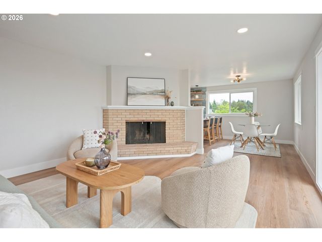 2405 W 22ND Ave, Eugene, OR 97405
