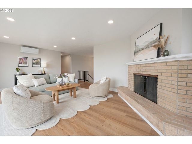 2405 W 22ND Ave, Eugene, OR 97405